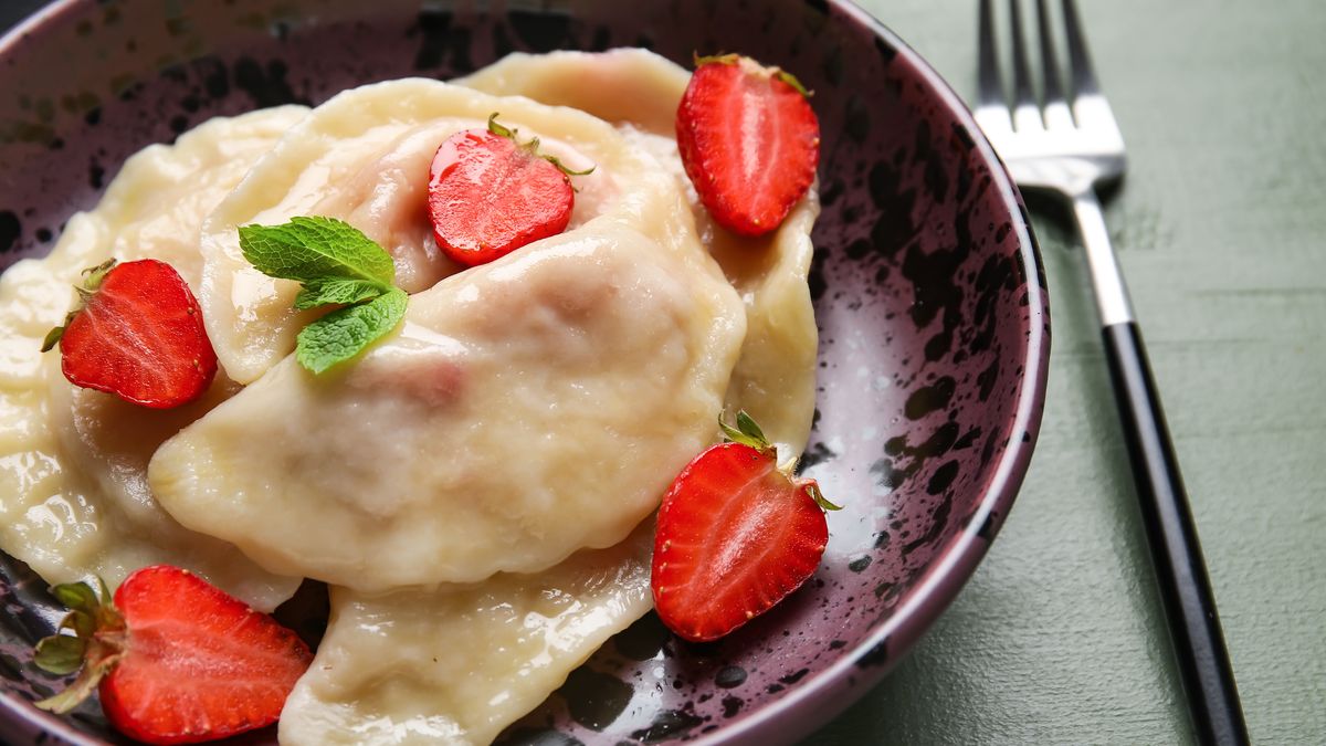 Pierogi z truskawkami to idealne danie na ciepłe dni