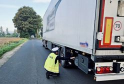 Leżał na drodze. Przejechała go ciężarówka