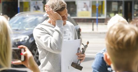 Filip Chajzer zaskoczony pod studiem "Dzień dobry TVN". Oniemiał z wrażenia