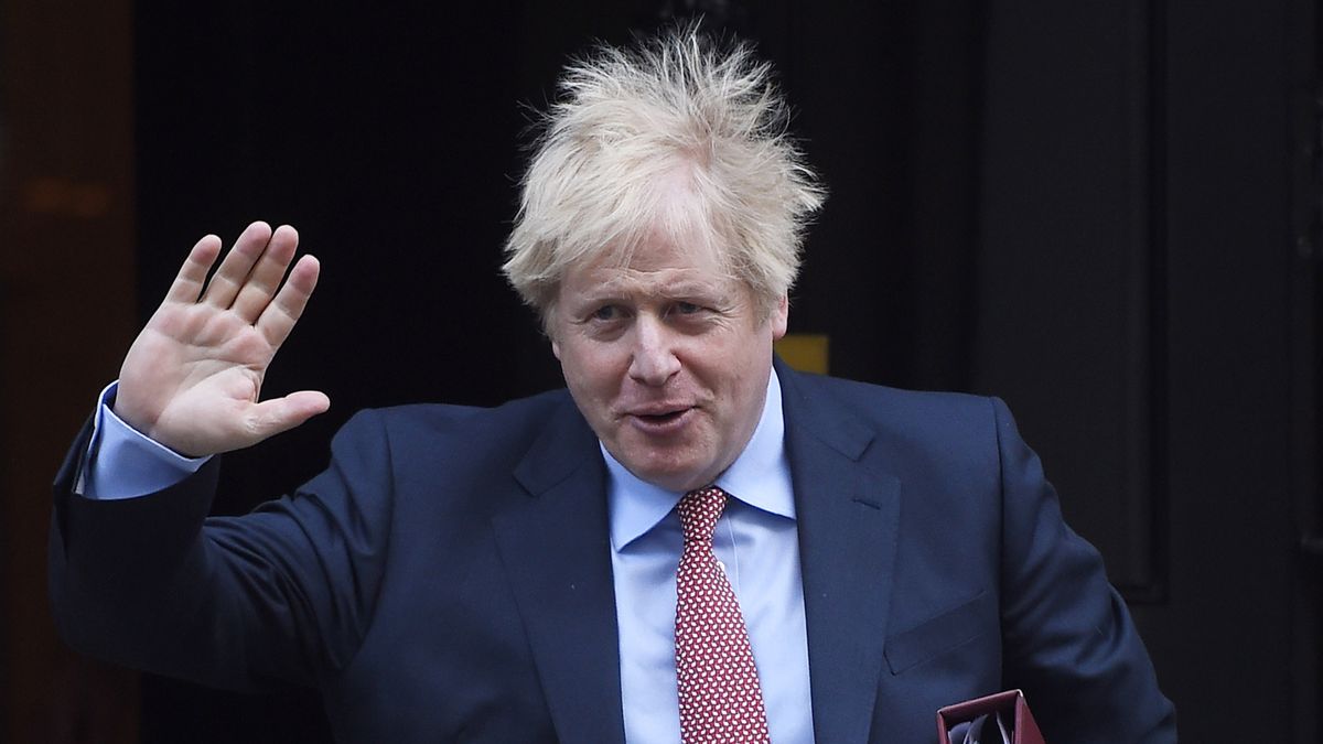 LONDON, ENGLAND - JANUARY 29: British Prime Minister, Boris Johnson departs for Prime Minister's Questions from Number 10 Downing Street on January 29, 2020 in London, England. (Photo by Peter Summers/Getty Images)