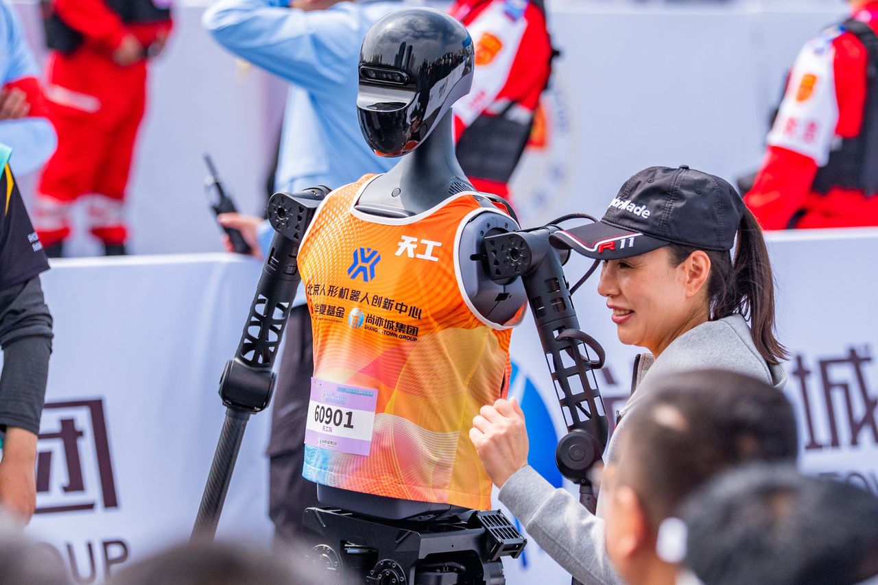 China setzt auf humanoide Kampfroboter: Technik im Aufmarsch
