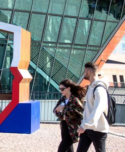 Ławki z Polską to część kampanii informacyjnej rządu. Znamy koszty ławek i kampanii