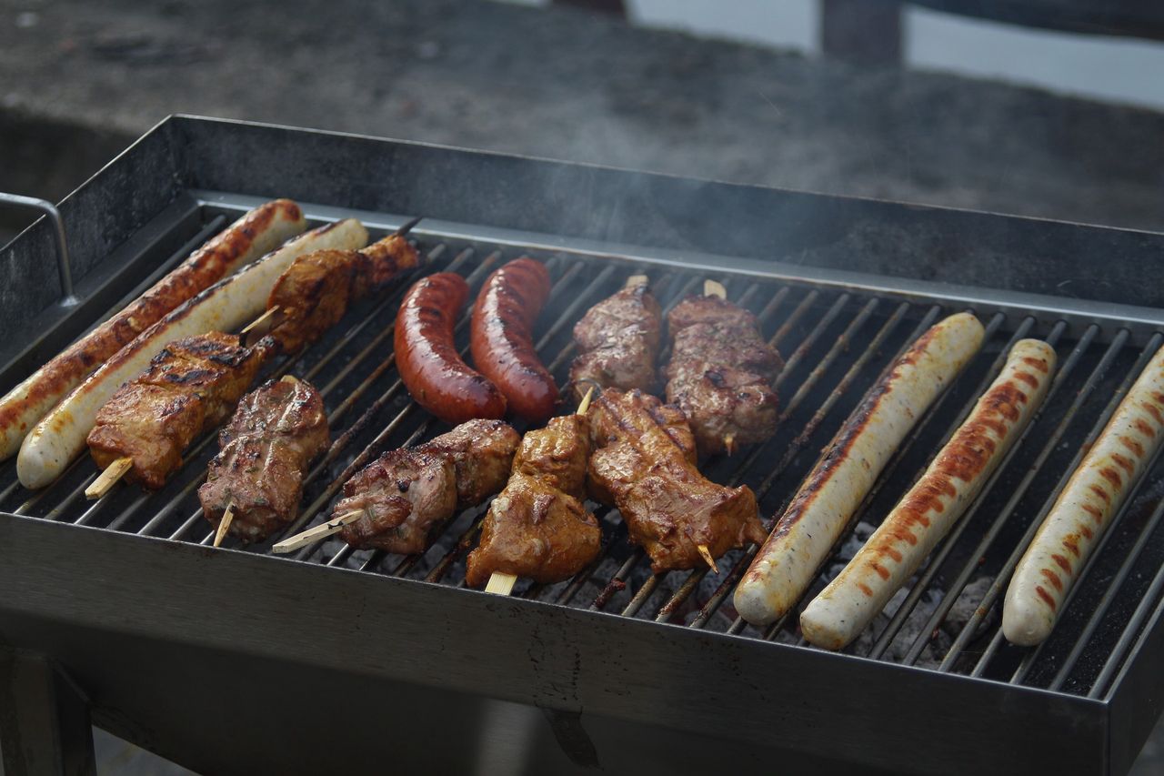 Wstrzyknij w kiełbasę przed grillem. Lepszej nie jadłeś