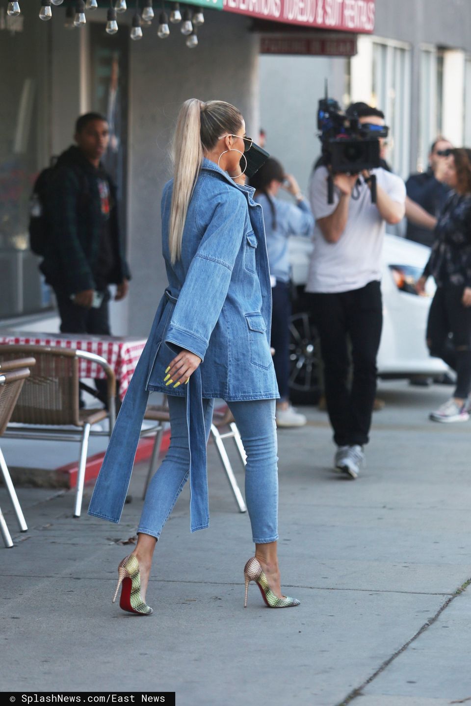 Kim Kardashian i Khloe Kardashian w Los Angeles