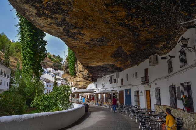 Setenil de las Bodegas to jedno z najbardziej niesamowitych miasteczek w Europie.