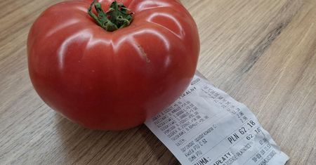 Zrobiłam zakupy w osiedlowym warzywniaku. Zaskoczyła mnie cena pomidorów