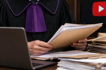 Sąd potwierdził decyzję szefa KRRiT (wizualizacja AI)