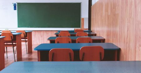 Ile pracuje nauczyciel? Dwa razy więcej niż mówi ustawa. Oto dane