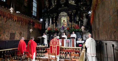 Msza rezurekcyjna w Niedzielę Wielkanocną 4.04.2021 r. Oglądaj na żywo od 8:00