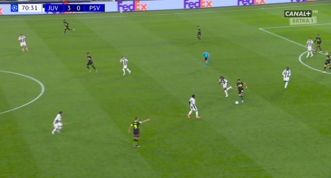 UOKiK zajmie się Play. Chodzi o stacje z Ligą Mistrzów