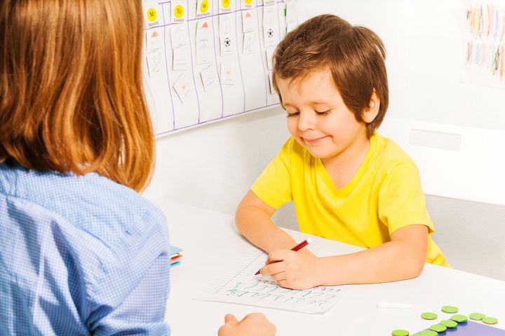 Kolorowanki odgrywają istotną rolę w nauce pisania chłopców