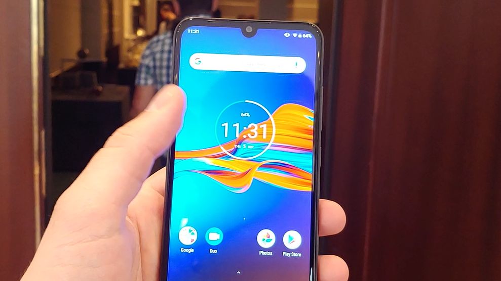 Motorola Moto E6 Plus oficjalnie. Nowy budżetowiec Motoroli 1