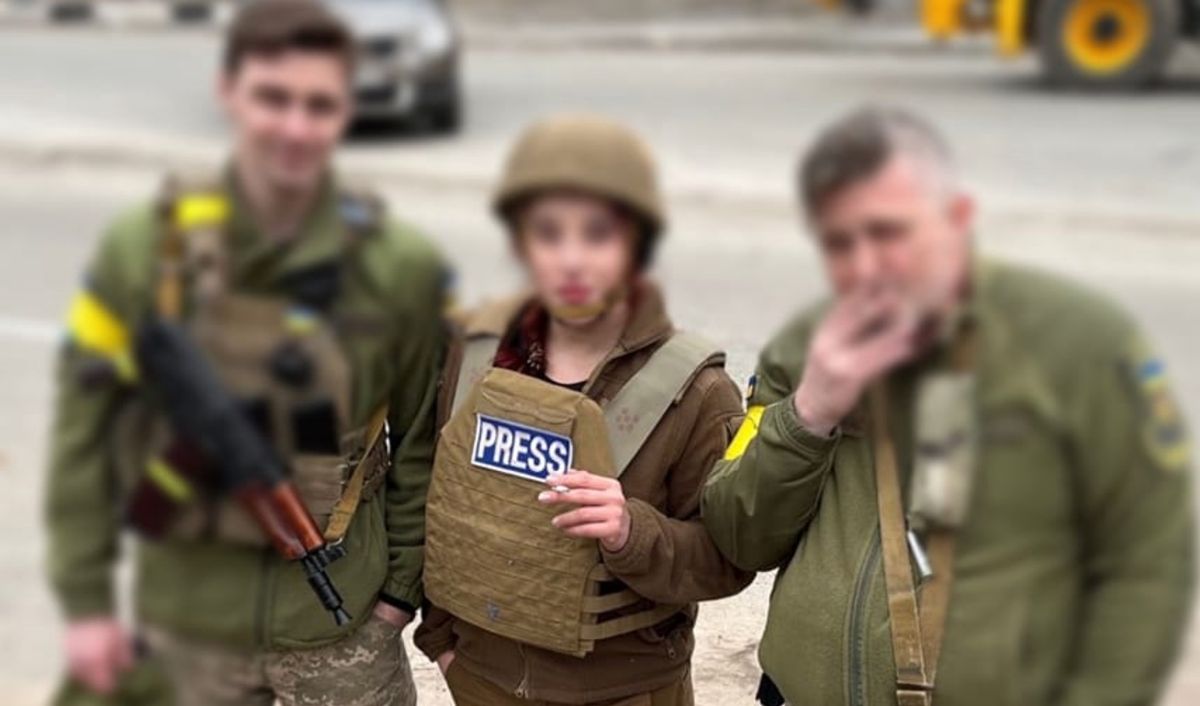 Według relacji ukraińskich żołnierzy na zdjęciu dziennikarka Monika Andruszewska dokonała bohaterskiego czynu 