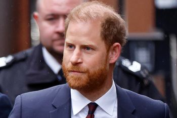 Książę Harry zeznaje w sądzie. Ostatni pozew przeciw tabloidom w kluczowej fazie