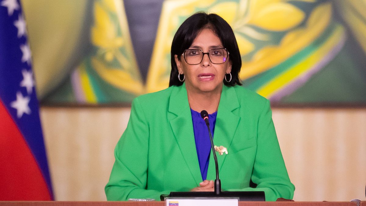 Venezuelan Vice President Delcy Rodriguez
epa12622745 (FILE) - Vice President of Venezuela, Delcy Rodriguez speaks during a meeting of the High Commission for the Defense of Guayana Esequiba, in Caracas, Venezuela, 11 December 2023  (re-issued 03 January 2026). Vice President Delcy Rodriguez appeared on Venezuelan state TV on 03 January 2026 saying the government does not know the whereabouts of Venezuelan President Nicolas Maduro and his wife Cilia Flores after the USA claimed their capture following a military strike against Venezuela on 03 January 2026.  EPA/RAYNER PENA R 
Dostawca: PAP/EPA.
RAYNER PENA R
green