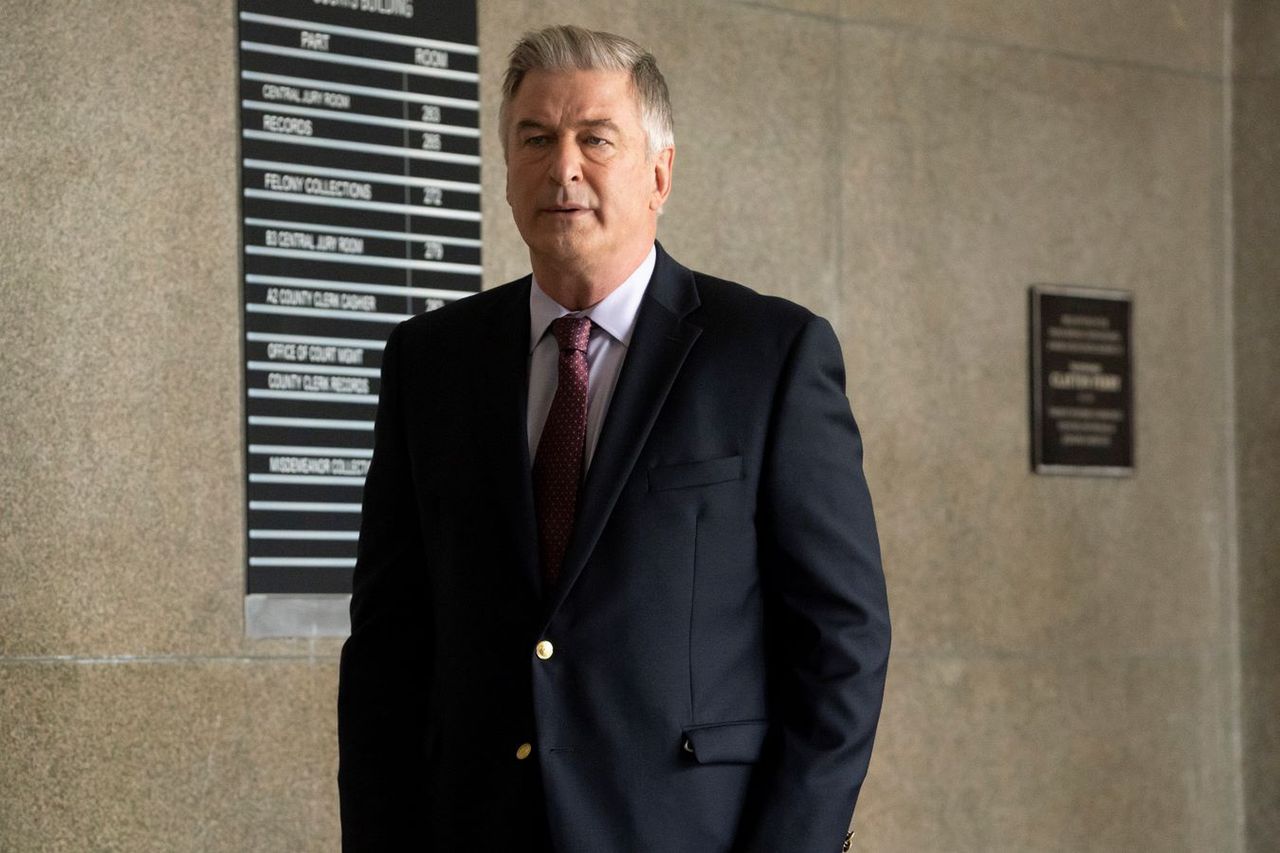 Rok temu zabił koleżankę z planu. Alec Baldwin wytacza proces współpracownikom