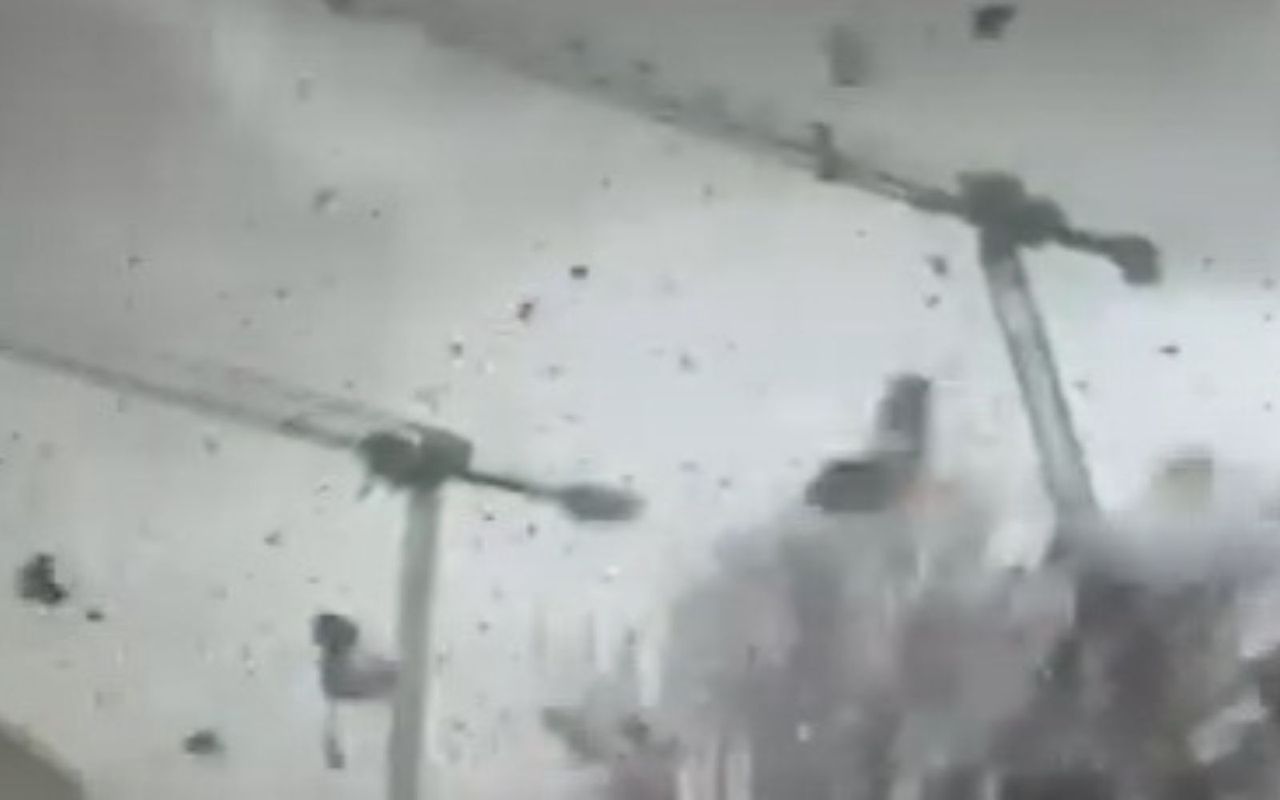 Przerażające nagranie z Francji. Tornado położyło trzy dźwigi