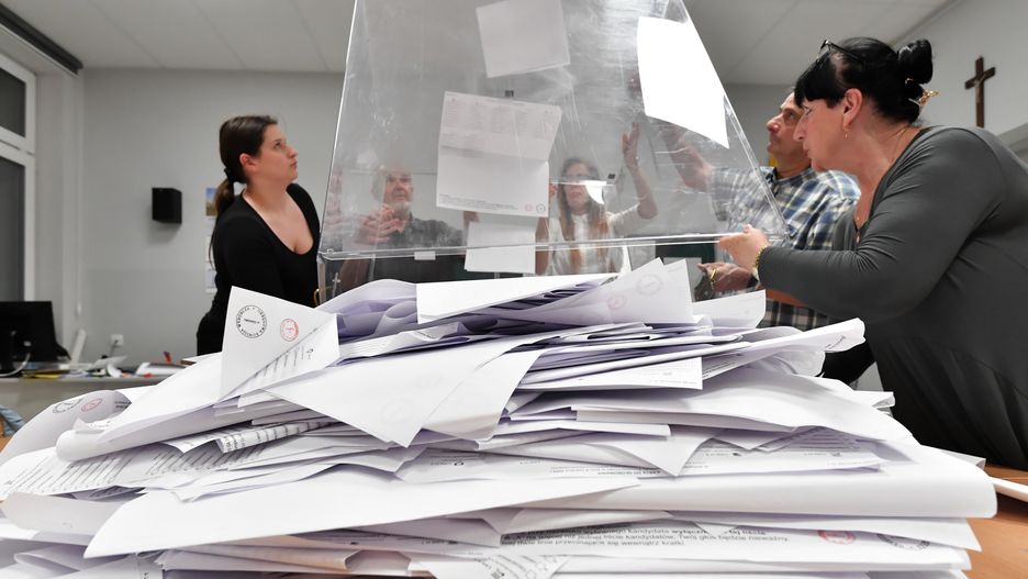 liczenie g�os�w
Gda�sk, 09.06.2024. Wybory do Parlamentu Europejskiego 2024. Liczenie g�os�w w lokalu wyborczym w Gda�sku, 9 bm. Zako�czy�y si� wybory do Parlamentu Europejskiego. (mr) PAP/Andrzej Jackowski
Andrzej Jackowski
eurowybory, eurowybory 2024, g�os, g�osy, komisja, liczenie, liczenie g�os�w, liczy�, lokal wyborczy, parlamentu europejskiego, urna, wybory, zako�czenie