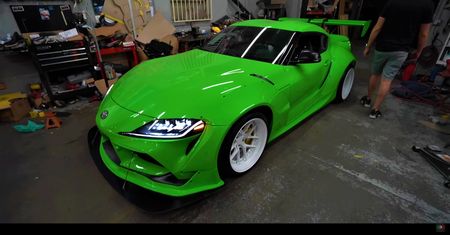 Toyota Supra z body-kitem Rocket Bunny – tuning jak za starych dobrych czasów