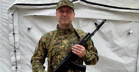 Znany sportowiec pokazał zdjęcie. Zmienił stój piłkarski na mundur