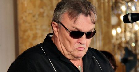 Cugowski popiera żałobę!