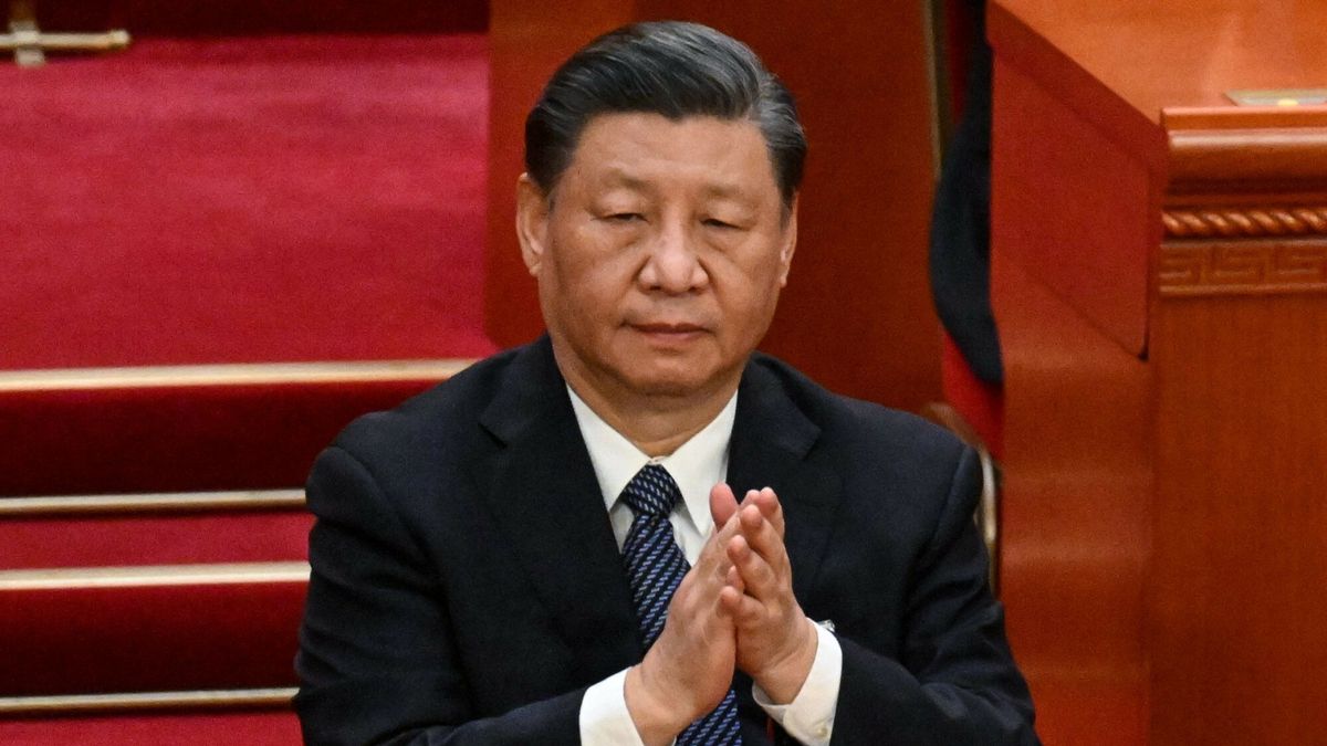 Sesja Narodowego Kongresu Ludowego w Pekinie
China's President Xi Jinping applauds during the fifth plenary session of the National People's Congress (NPC) at the Great Hall of the People in Beijing on March 12, 2023. (Photo by NOEL CELIS / AFP)
NOEL CELIS