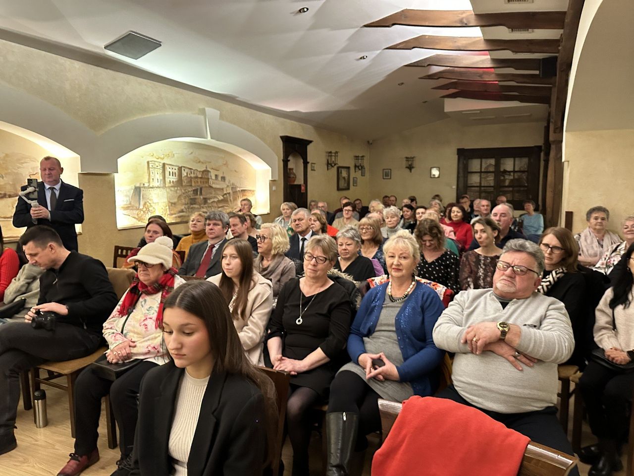 Opatów: Pełna sala restauracji Żmigród podczas Jesiennego koncertu. Zobacz zdjęcia