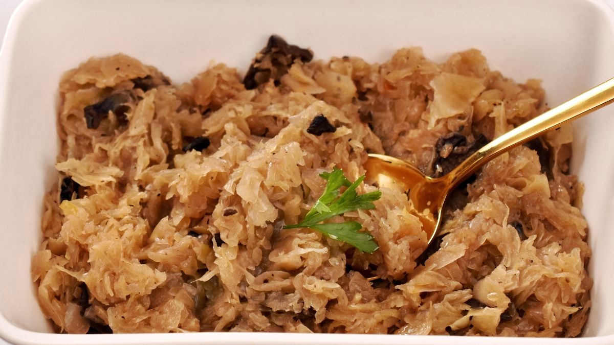 Kapusta wigilijna z grochem i suszonymi grzybami