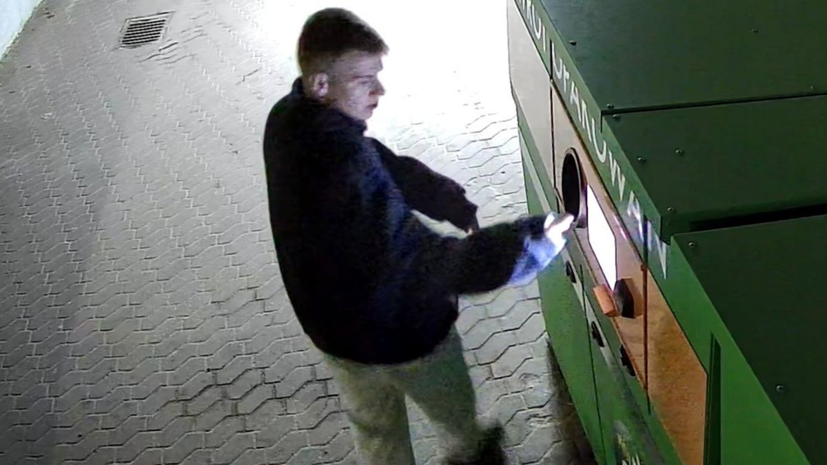 Policja próbuje ustalić jego tożsamość.