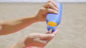 Test łyżeczki. Patent na zdrowe opalanie (WIDEO)