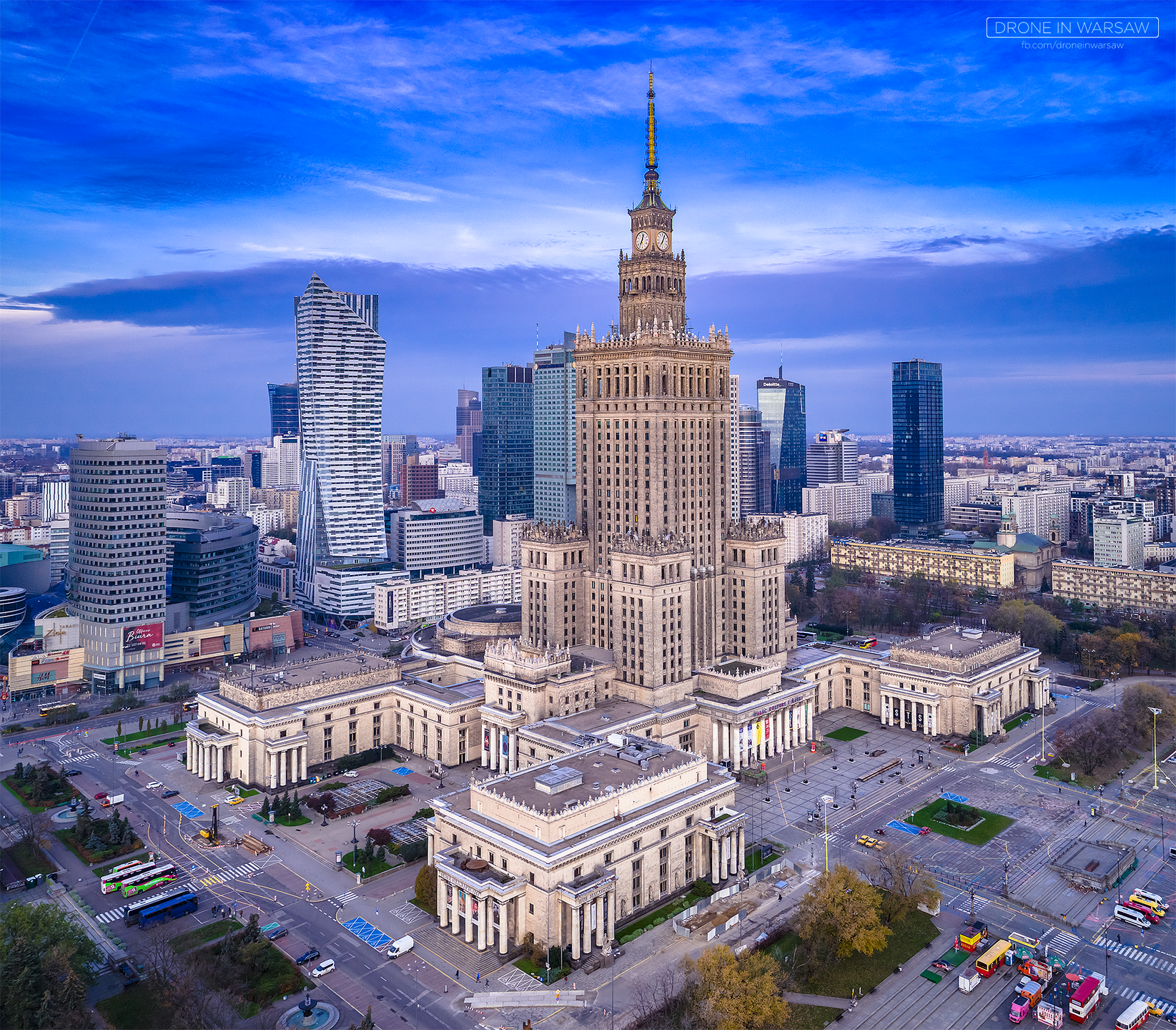 Warszawa z lotu ptaka wygląda przepięknie. Poznajcie wizję Drone in Warsaw 11