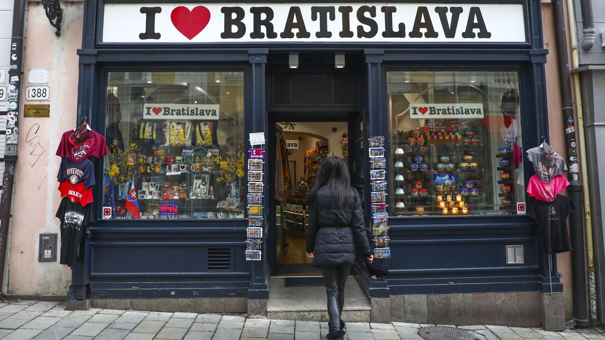 Sklep z pamiątkami w Bratysławie. Zdj. ilustracyjne
