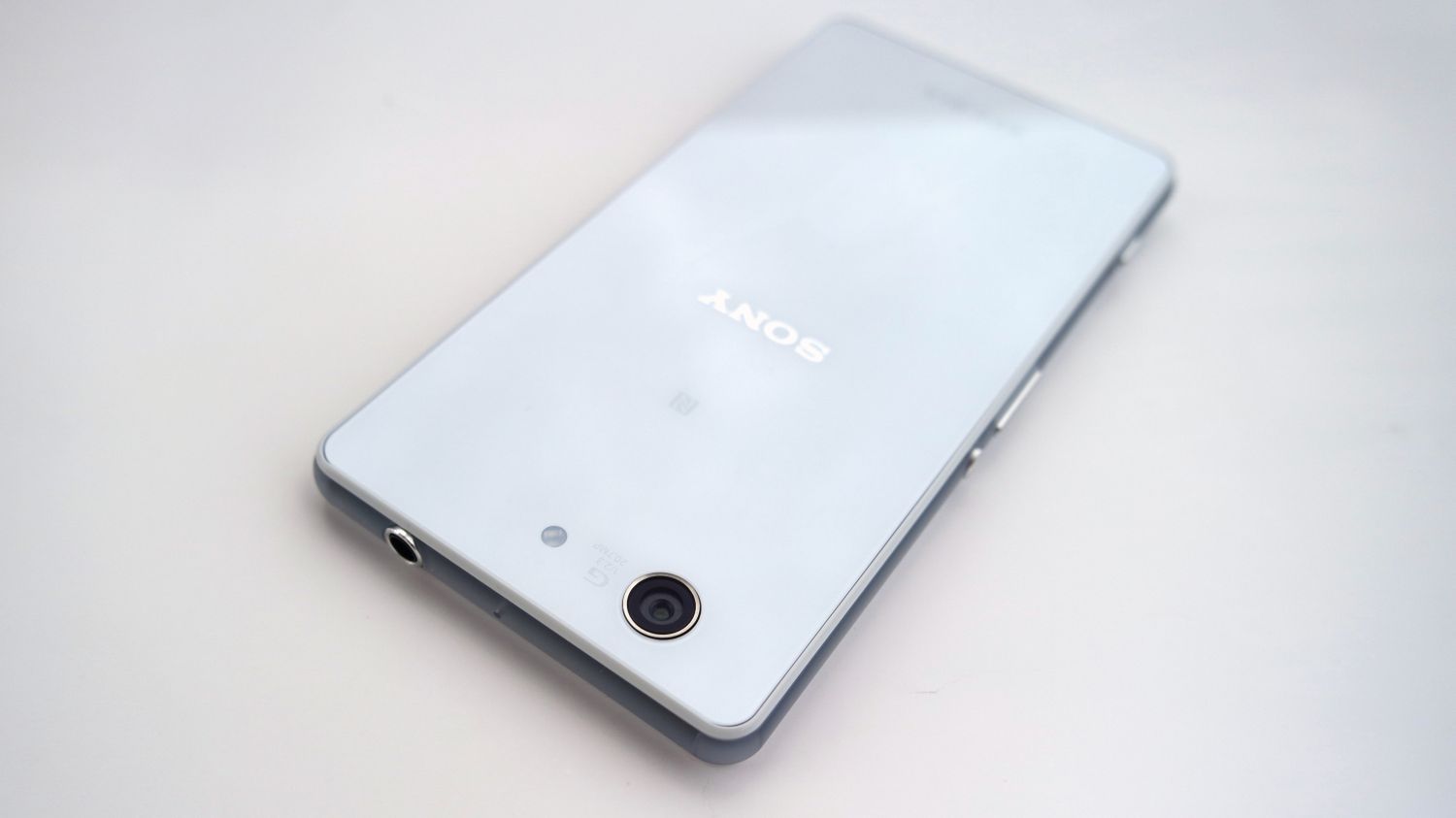 Sony Xperia Z3 Compact - jakość wykonania i ergonomia 5