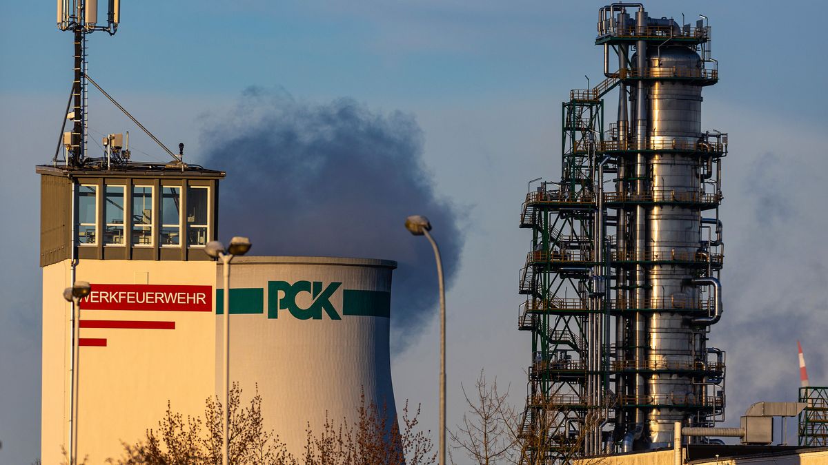 Vapor released from a cooling tower at the PCK Schwedt oil refinery operated by PCK Raffinerie GmbH, a subsidiary of Rosneft Oil Co., in Schwedt, Germany, on Thursday, April 7, 2022. The PCK refinery, which handles Russian oil delivered via the Druzhba pipeline, supplies 95% of the gasoline, diesel, heating oil and kerosene to Berlin and Brandenburg. Photographer: Krisztian Bocsi/Bloomberg via Getty Images