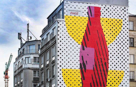 Coca-Cola promuje się muralem autorstwa Piotr Młodożeńca
