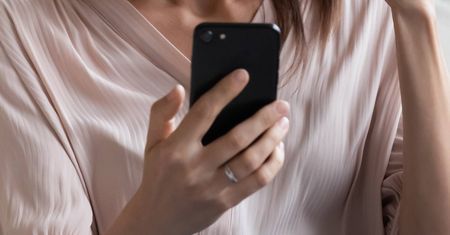 Wrzucasz do sieci zdjęcia z 2016 r.? Ekspert stanowczo odradza