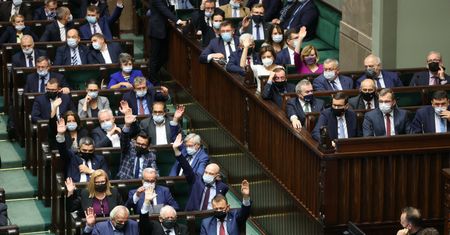 Najdroższy rząd w historii? Posłowie lgną do ministerstw. Kuszą ich wpływy i pieniądze