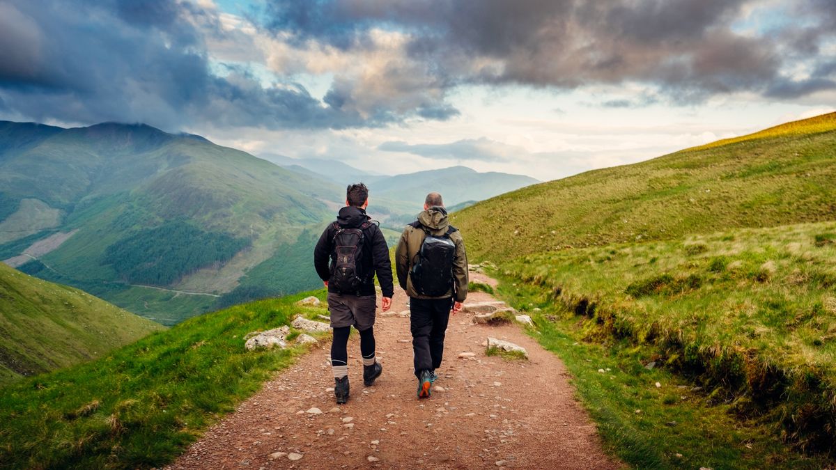 Hiking friends
2 men pictured from the rear, walking along a hiking path on Ben Nevis in Scotland.
© Peter Lourenco
grampian mountains, friends