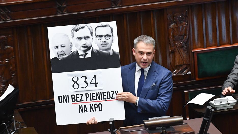 Krzysztof Gawkowski przemawia na sali obrad Sejmu