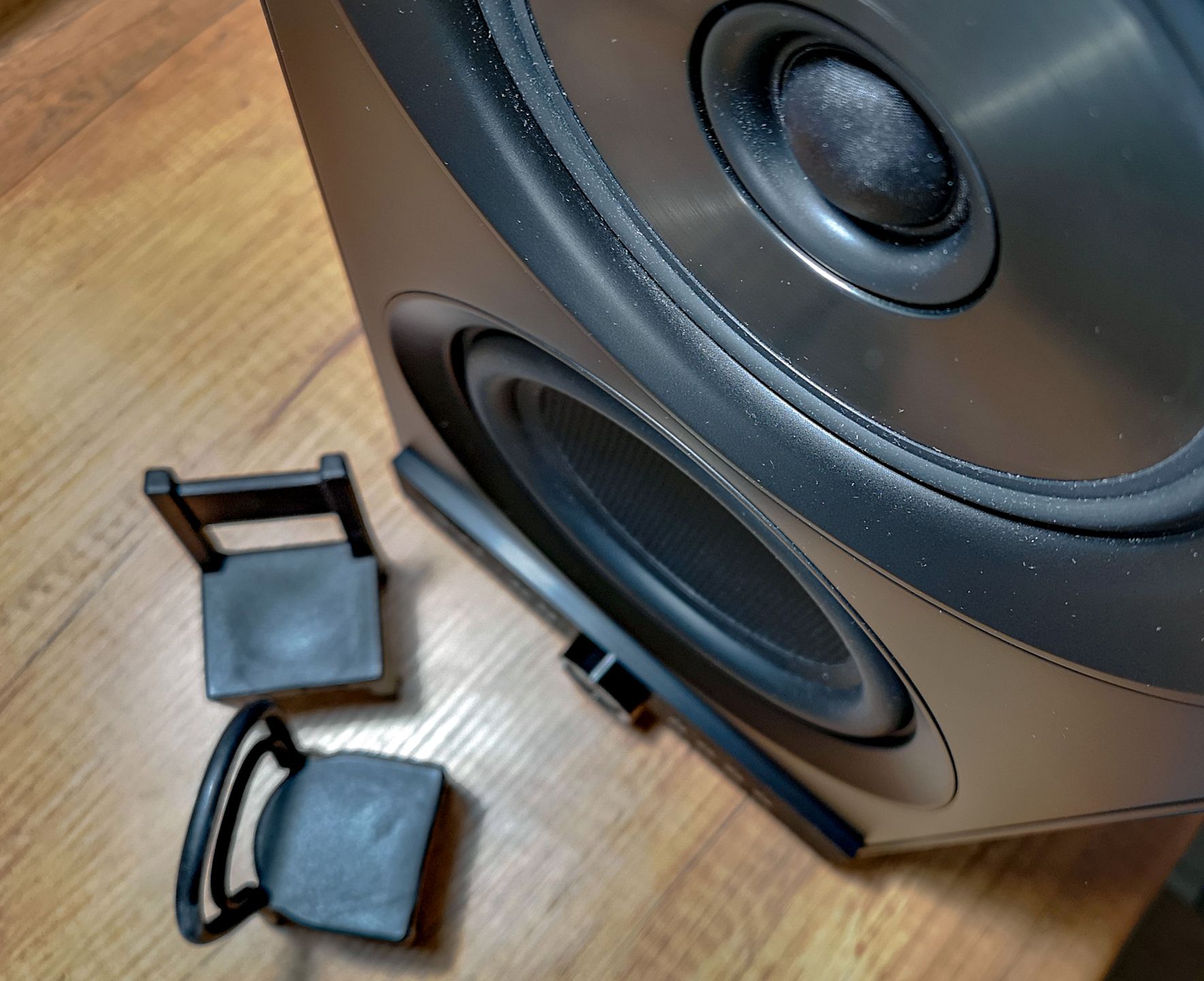 Test głośników Teufel Stereo M: bogactwo możliwości zamknięte w tradycyjnej formie 3