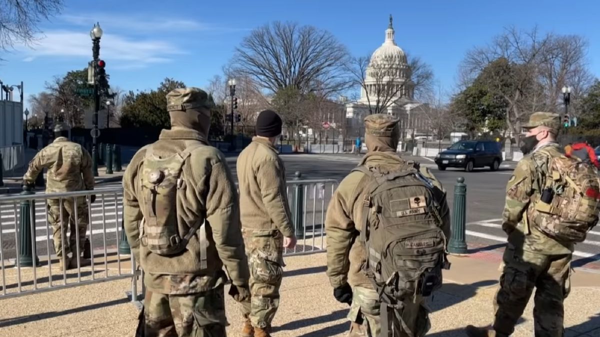 USA. Żołnierze pilnują Kapitolu. Zobacz niezwykłe zdjęcia 1