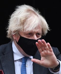 Milion zakażeń w 2 tygodnie. Ale lockdownu nie będzie. "Johnson to chodzący trup"