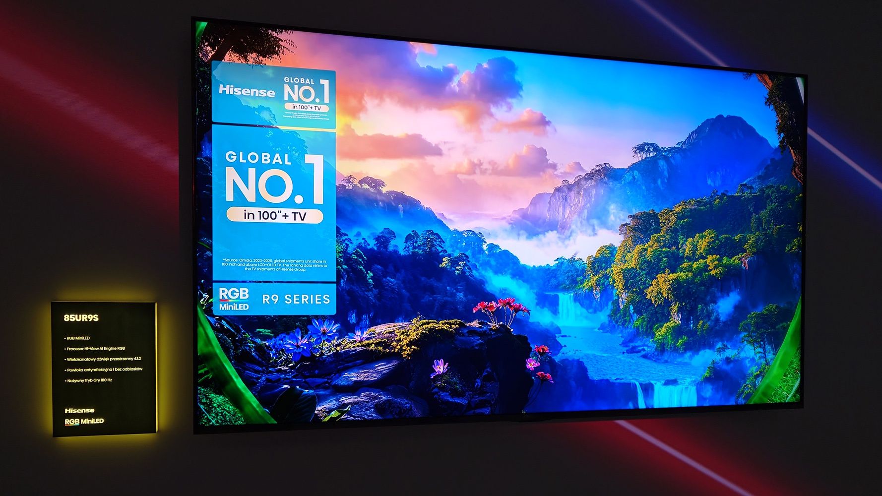 Telewizor Hisense z serii 85UR9S.
