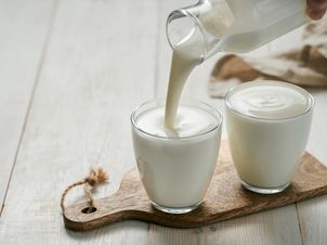 Dieta kefirowa - jak działa? Czy jest bezpieczna? Dietetyk wyjaśnia