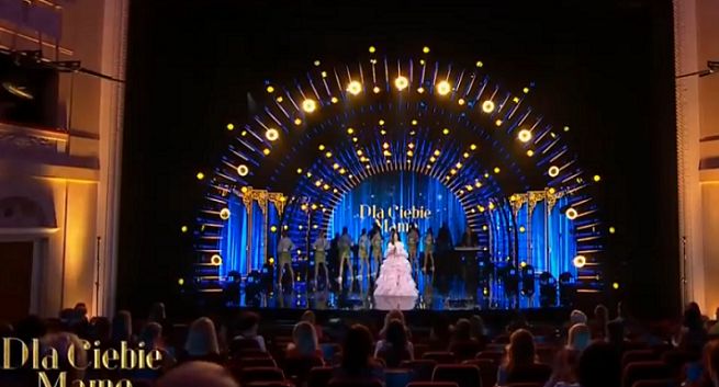 Producent koncertu TVP "Dla Ciebie Mamo" przekonuje, że prawdziwą publiczność zastąpili statyści