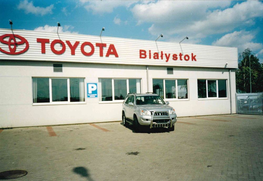 Salon Toyota Białystok odegrał dużą rolę w rozwoju firmy. To tu zaprezentowano pierwsze orurowanie w ramach wyposażenia akcesoryjnego 