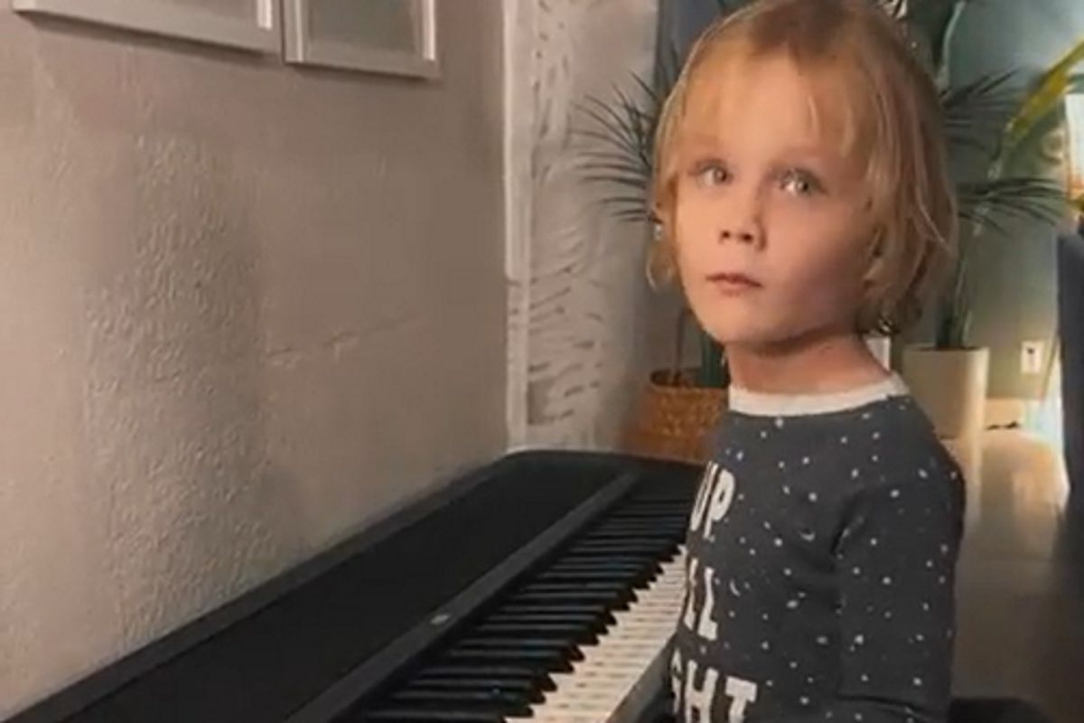 Pięciolatek usiadł do pianina. Nagranie małego geniusza to hit sieci