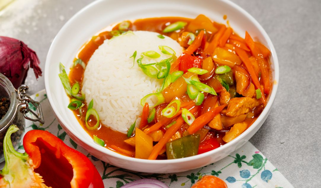 Zamiast zamawiać, sprawnie zrób w domu. Kurczak w sosie słodko-kwaśnym