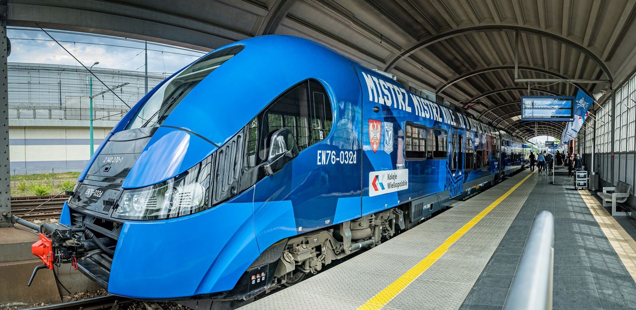 Pociąg w barwach Lecha Poznań wyjedzie na tory. Wyjątkowy projekt Kolei Wielkopolskich i Kolejorza