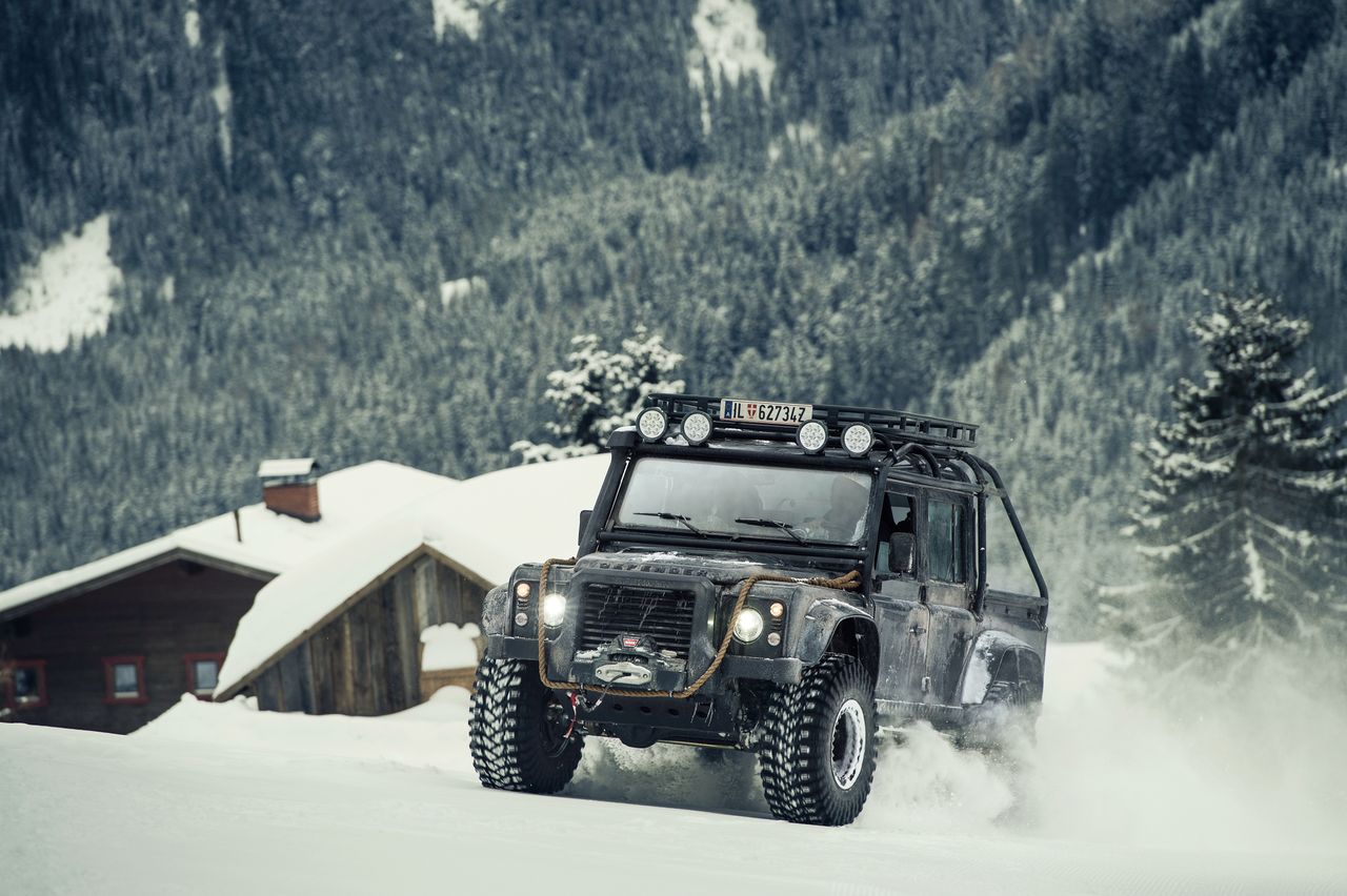 Land Rover Defender 110 007 Spectre (2015)